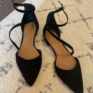 Black flat shoes
